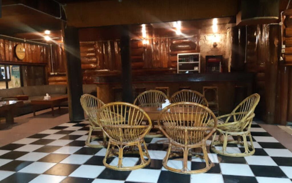 Brandos-Blues-Bar02-1024x643