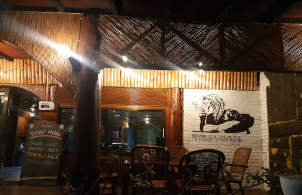 Brandos-Blues-Bar03-1024x661